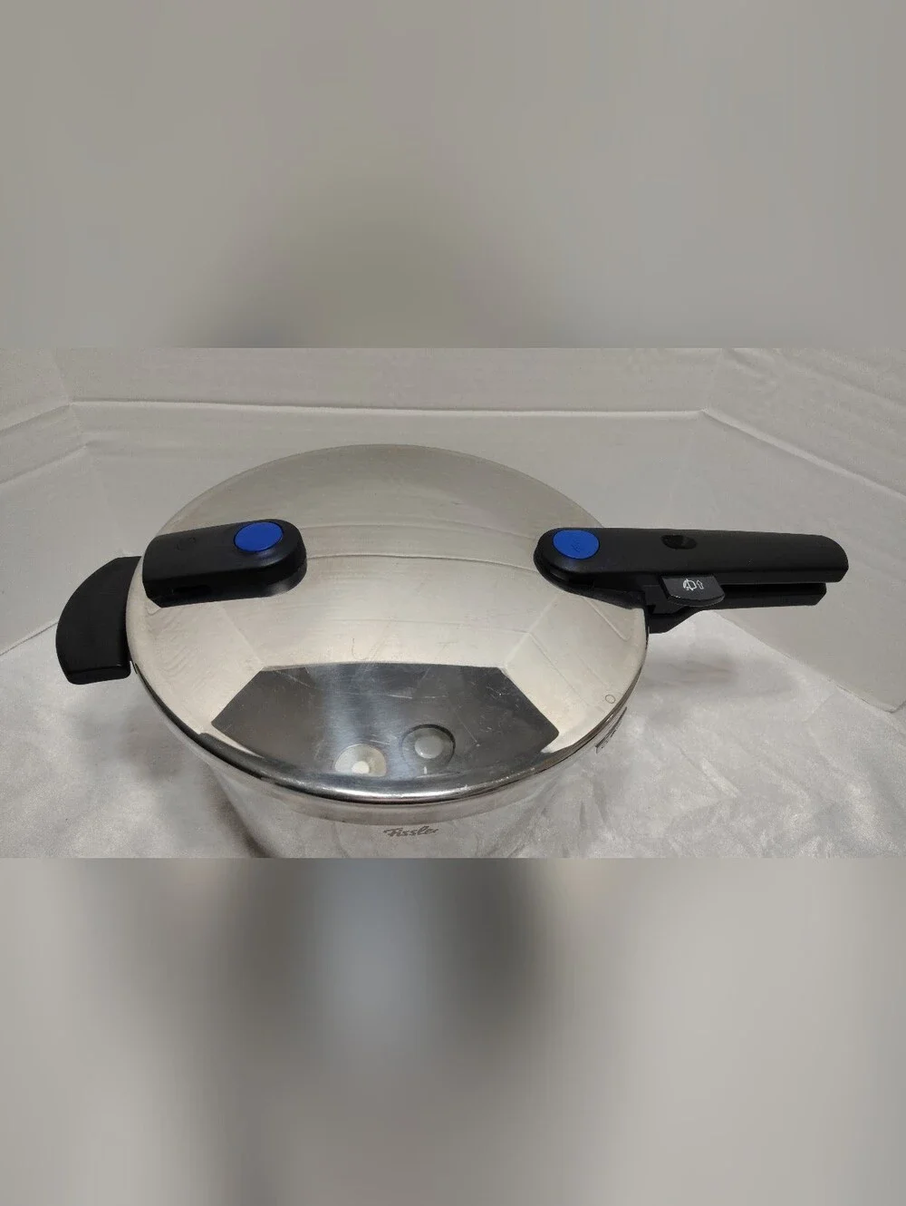 Fissler Vitaquick 8QT Premium Pressure Cooker Stainless Mande In Germany